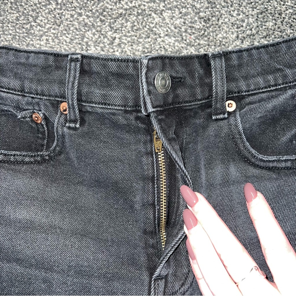 American Eagle Black Highest Rise 90s Boyfriend Shorts - Picture 2 of 9